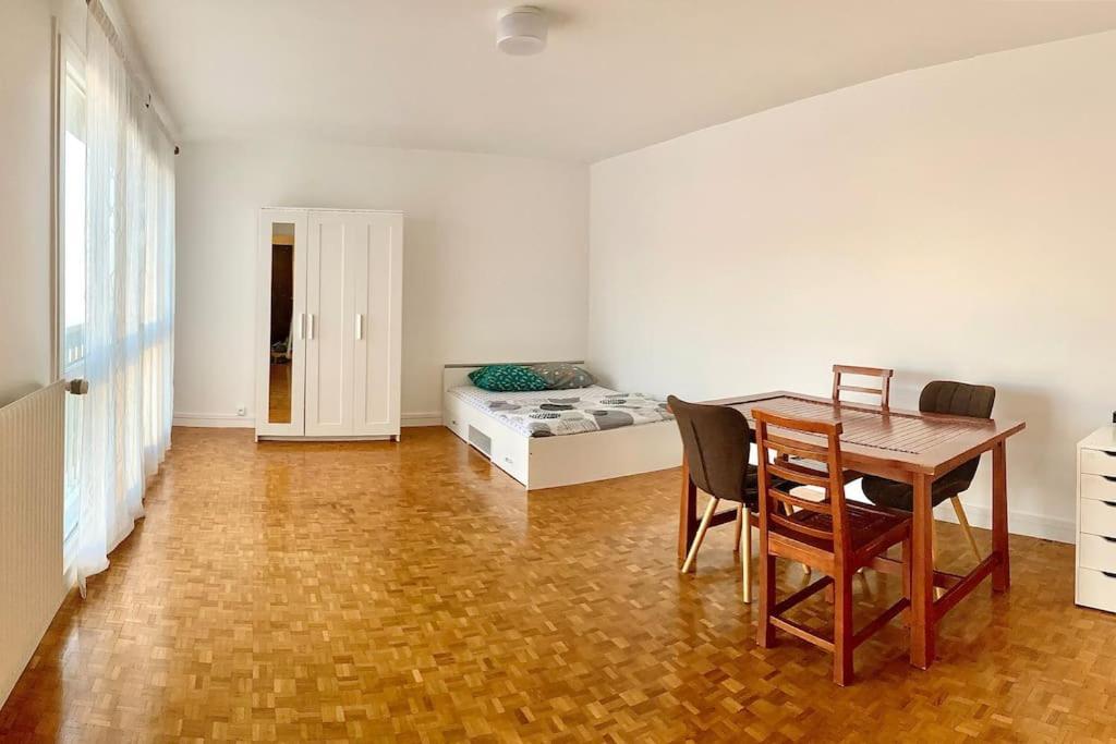 Appartement Bien Situe Noisy-le-Grand Exterior photo